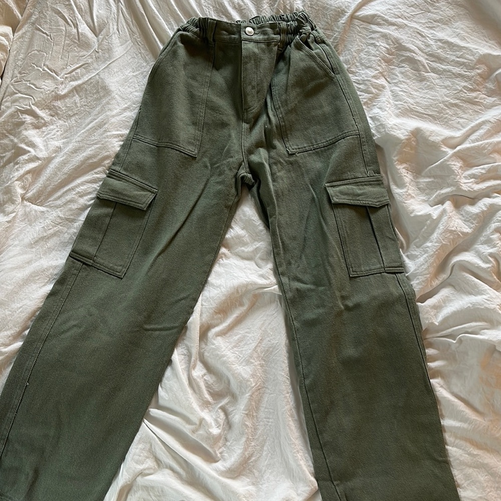 Princess Polly Green Cargo Pants. Size 0